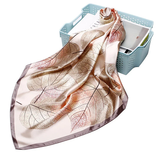 Qlukeoyy silke tørklæde kvinder 2021 Ny 90 cm silke simulering Lille firkantet tørklæder bladprint Sjal Kerchief Coverchef Hovedklud