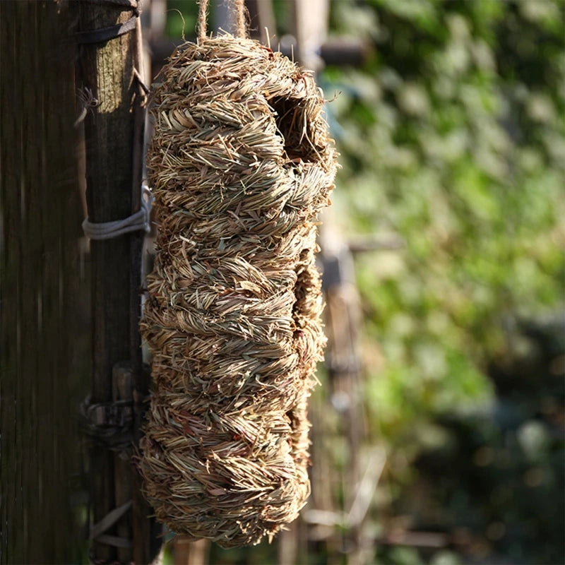 2024 Ny håndvævet Canary House Grass Birdhouse uden for Natural Straw Bird Hut 3 Huller til Sparrow Hanging Finch Roosting Nest