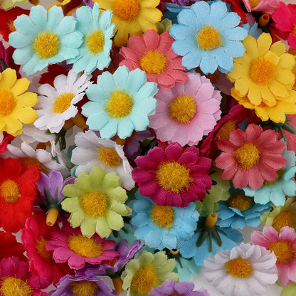 100 pk/perceel 2,5 cm Mini Daisy Decoratieve bloem kunstmatige zijden bloemen feest bruiloft decoratie thuis decor (zonder stengel) goedkoper