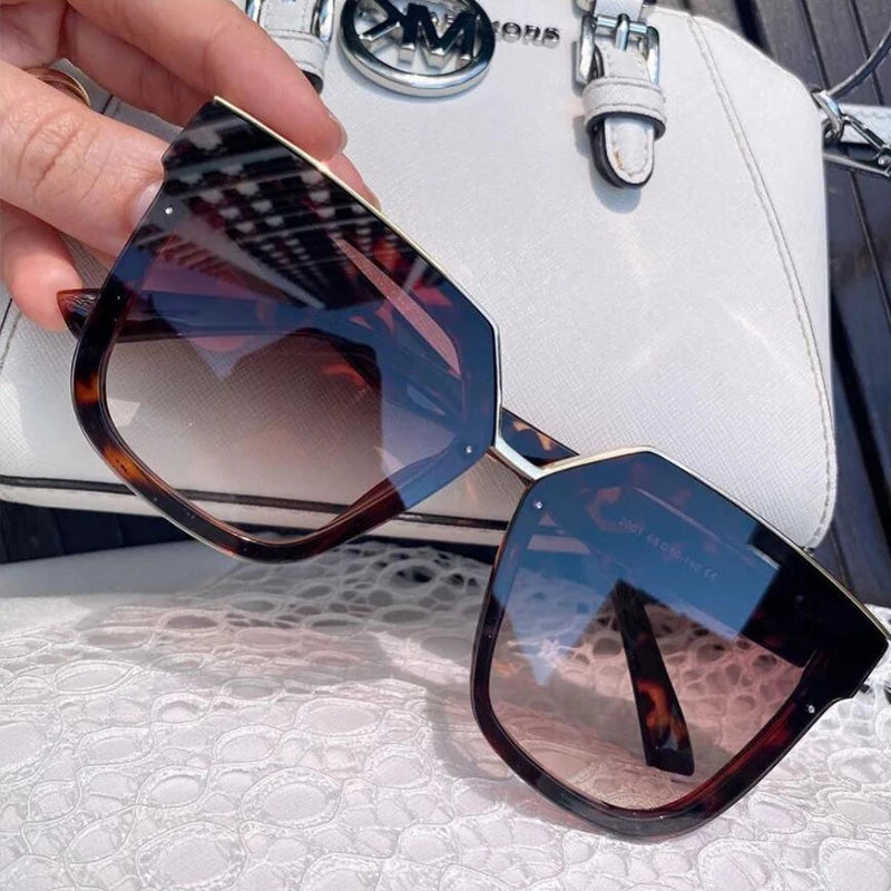 Vintage Brown Surdimension surdimensionné des verres de soleil pour les lunettes en plastique de marque de marque féminine 2021 Gradient de lunettes de soleil à grand cadre à la mode