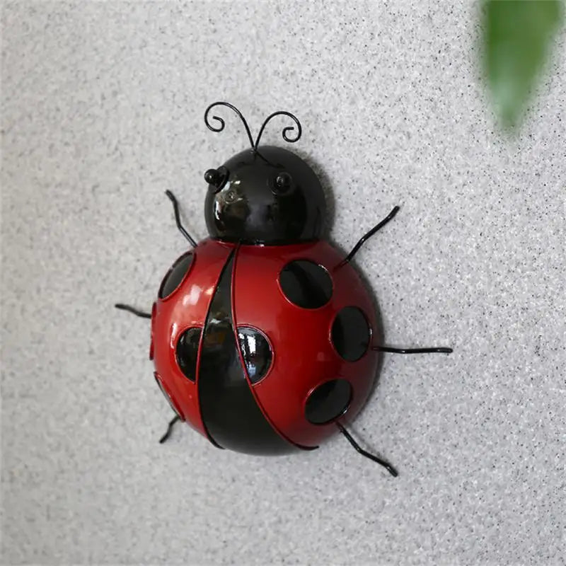 2pcs Metall Ladybug Wand hängen 10/16 cm Ornament Outdoor Figur Skulptur Kinder Spielzeug Geschenk DIY Gartenpflanzen Kunst Wanddekoration