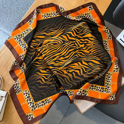 Nuevo diseño de chal satinado leopardo estampado de seda seda cutre cuello bufandas envolturas cabello pañero bandana para mujeres