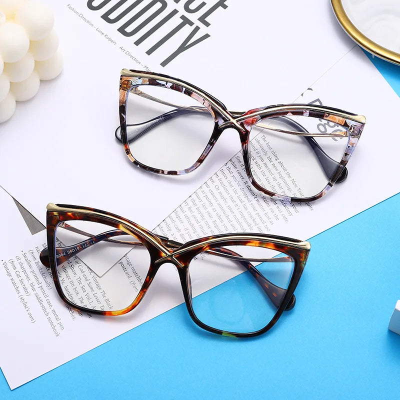 Nuevo diseñador retro de moda Glassas de mujer, gafas de metal, marco de ojo de gato, tendencia de calidad de la marca Lectura clara para la computadora