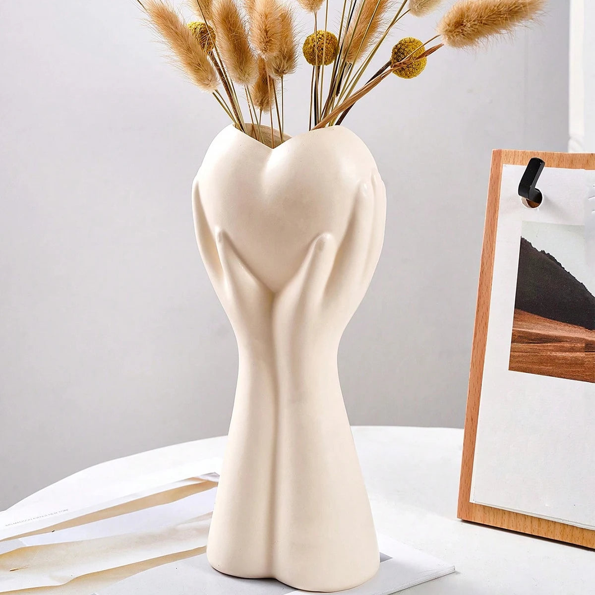 1pc, 4*8.8 inch resin material European art body design hand holding love home decoration vase, modern decoration dining table