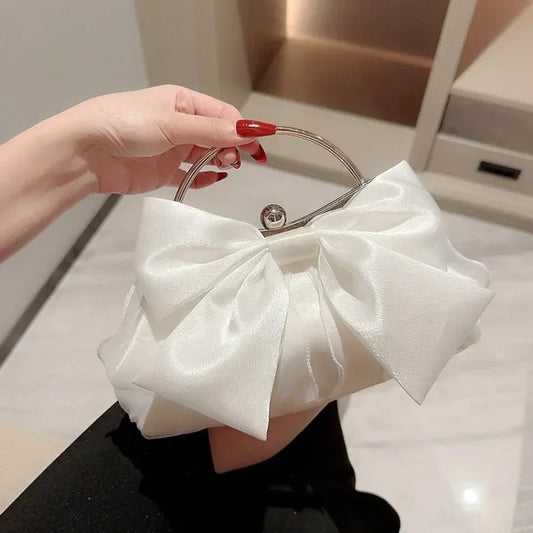 Weiße Satin Bow Fairy Evening Taschen Clutch Metallgriff Handtaschen für Frauen Hochzeitsfeier Brautkupplungen Geldbörse Kettenumhängetasche