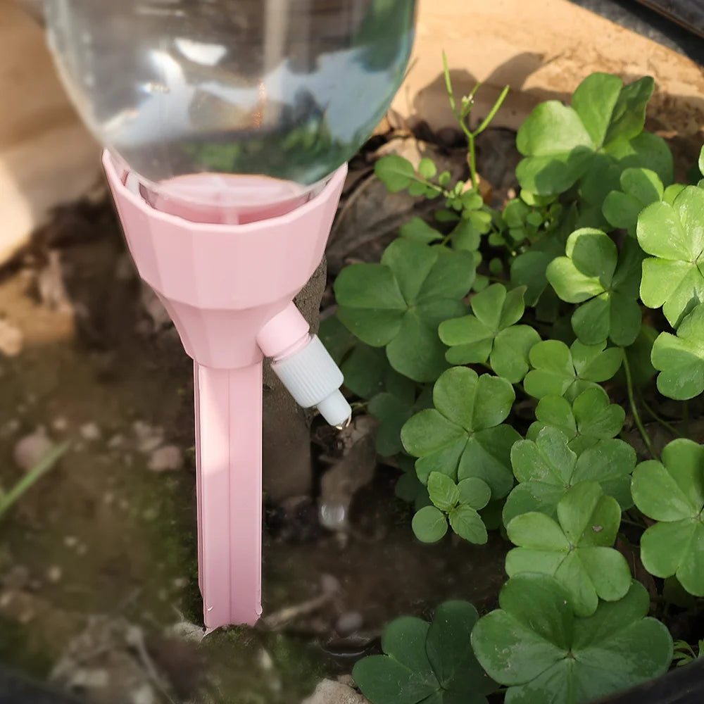 1/3ks kreatívne samonosné zalievanie kvapkania zavlažovacie zariadenie nastaviteľný automatický podávač vody pre rastliny Vnútorné vonkajšie záhradné gadgety