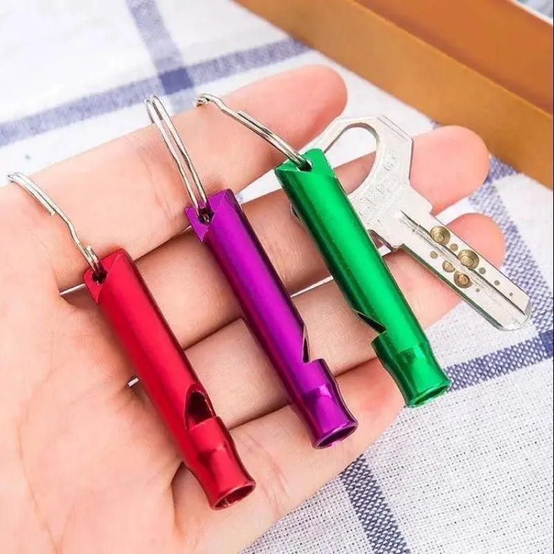 Whistles in alluminio colorati salsini lunghi fischietti multifunzionali con un fischio di sopravvivenza per la sopravvivenza dell'accessorio per alpinismo escursionistico