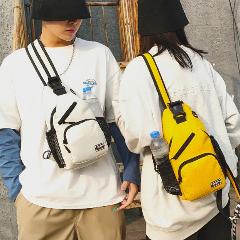 Femmes Small sac à dos 2022 Sac à coffre de filles décontractées avec trous d'écouteur de voyage sac à dos multifonctionnel.