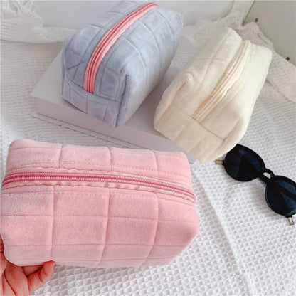 Cute Fur Makeup Bag for Women Zipper Large Solid Color Cosmetic Bag Travel Make Up Toiletry Bag Washing Pouch