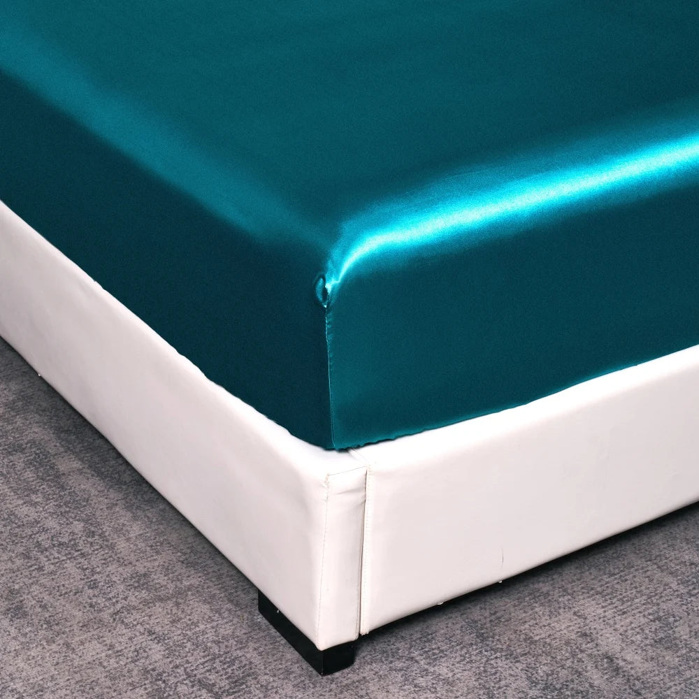 Zijdezacht gemonteerd laken met elastische band luxe anti-slip verstelbare matrasafdekking voor een paar tweepaarden tweepersoonsbed