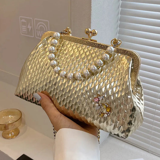2023 Luxury Designer Women White Shoulder Bags Gold Silver Crossbody Bags Pearl Evening Clutch Chain Shell Clip Party Handbags