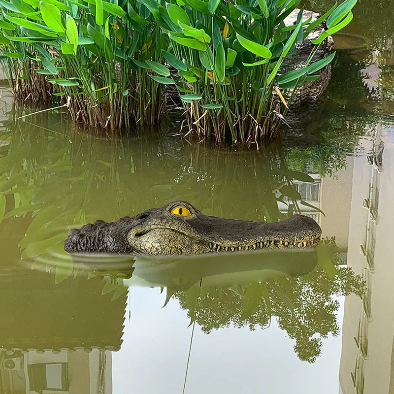 Krokotiilin pääpihan lampi kelluva eläinten koristeet puiston uima -altaan simulaatiokoristeet puutarhan sisustus ulkona