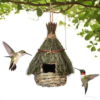Ptačí dům pro venkovní hnízdo v ruce tkané trávě, kolibřík, ptačí chata, venkovní, pták pro výzdobu statku