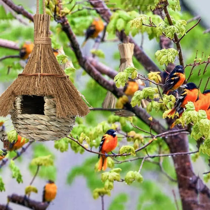 Hanglable Natural Trass Bird Nest Bird's Nest Cage House Kształt trawy Bird Hous