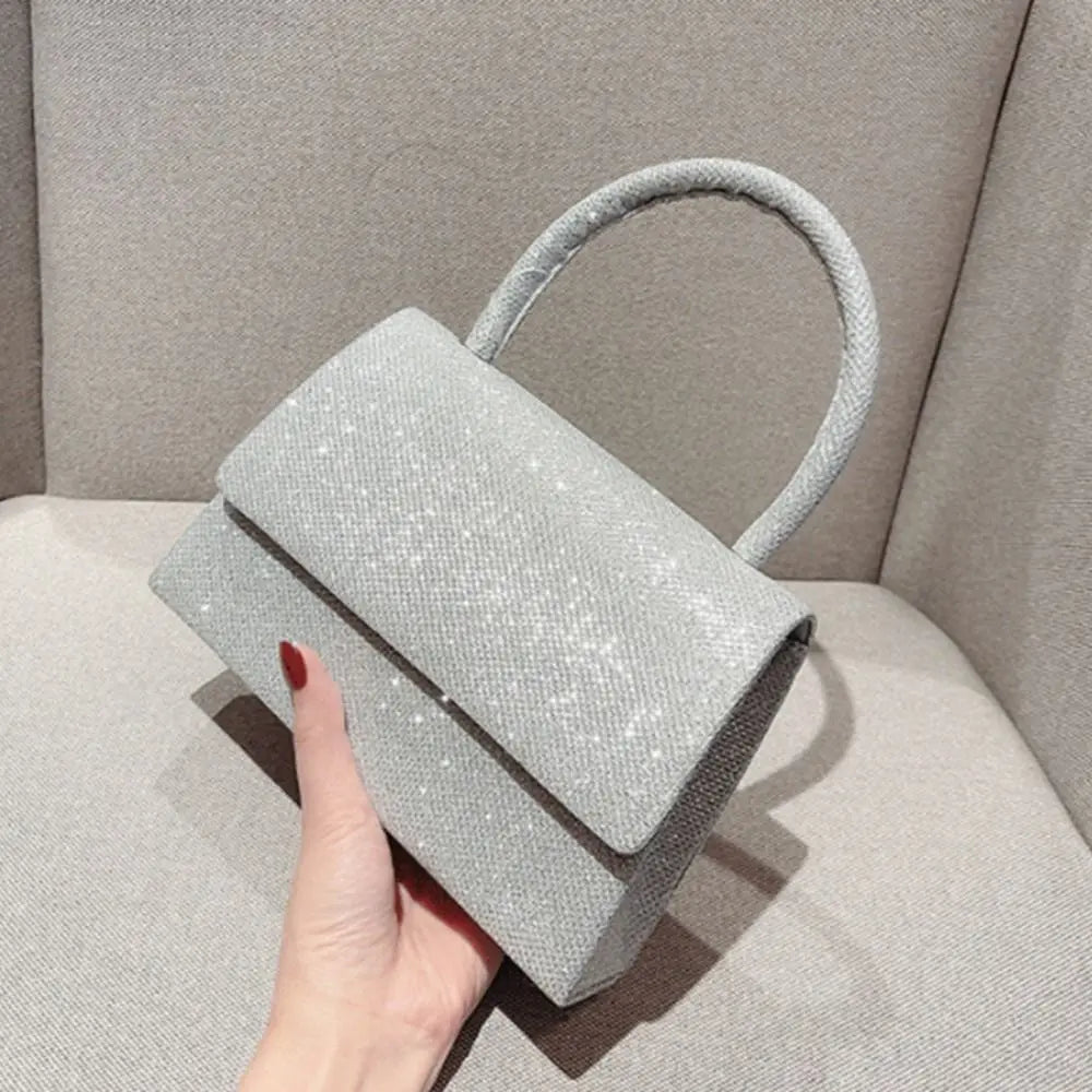 Nuevo bolso de noche de seda brillante plateado Mujeres de moda elegante Fashion Banquete Cadena de embrague Bolsos de hombro de lujo Bolso Femenino