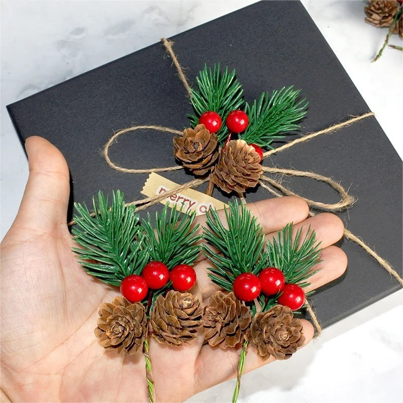 10pcs mini simulación de pino navideño tallos de pino artificial planta de bayas de aguja para la fiesta de Navidad colgante colgante