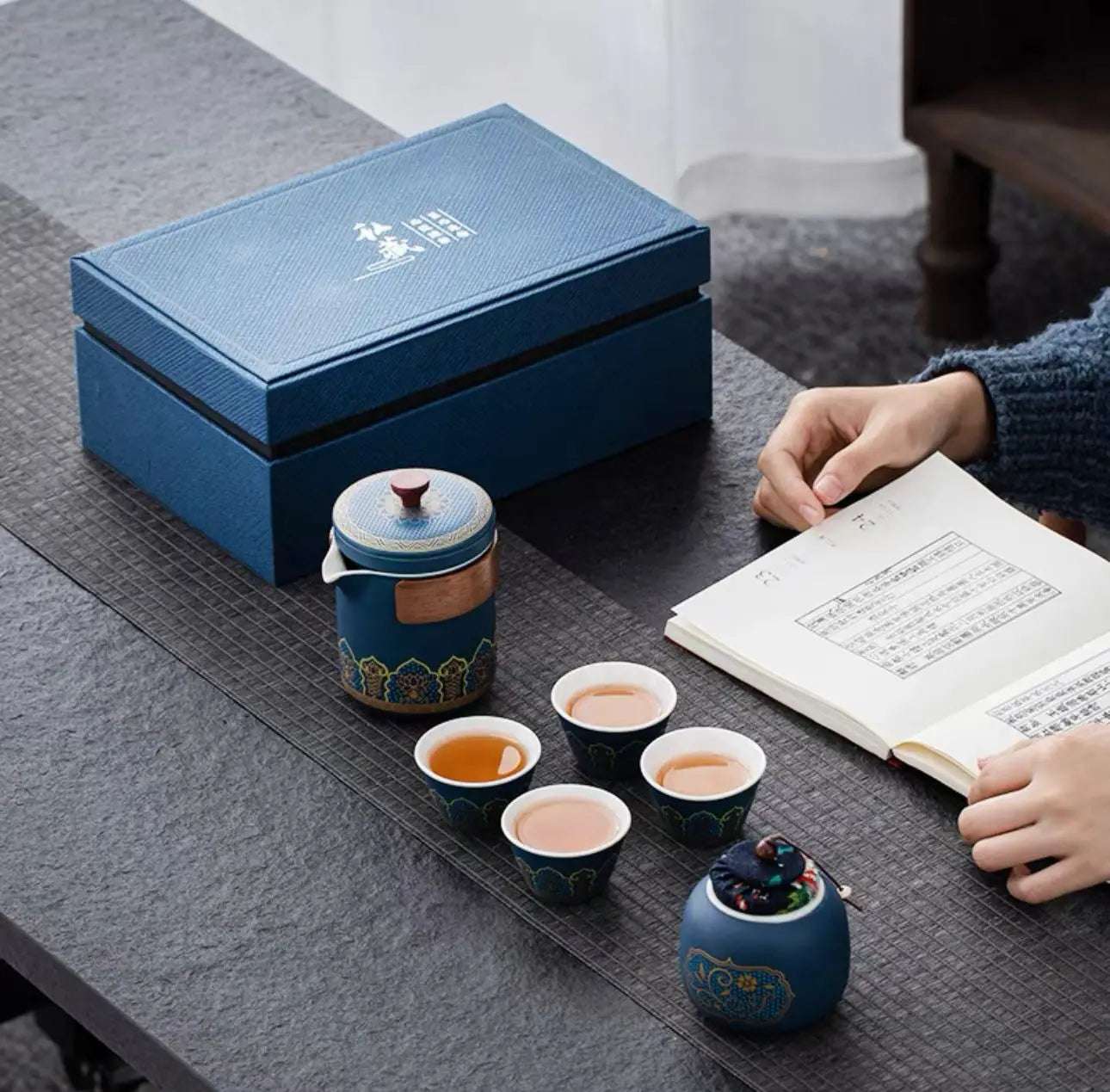 Retro Style Tea Set Gift Box Set Fast Ceramic Business Gifts Company Staff with Hand Gifts