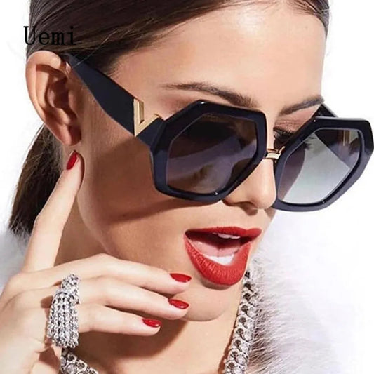 NUEVA FAMINA GHAFAS DE SOL DE MUJERES PARA MEN RETRO Diseñador de marcas de lujo Sun Glasses Femenino Tendencia de tendencia UV400 EJEGLAS