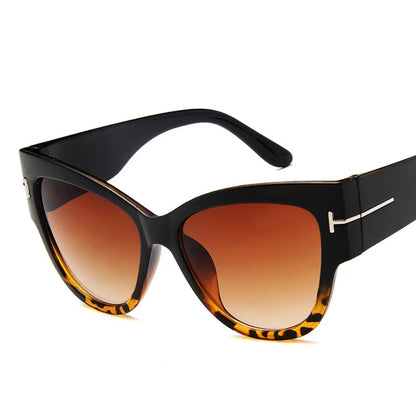 2024 Gafas de sol de nueva marca Mujeres Diseñador de lujo T Moda Gafas de sol de gato negro Gafas de sol de gradiente femenino Oculos