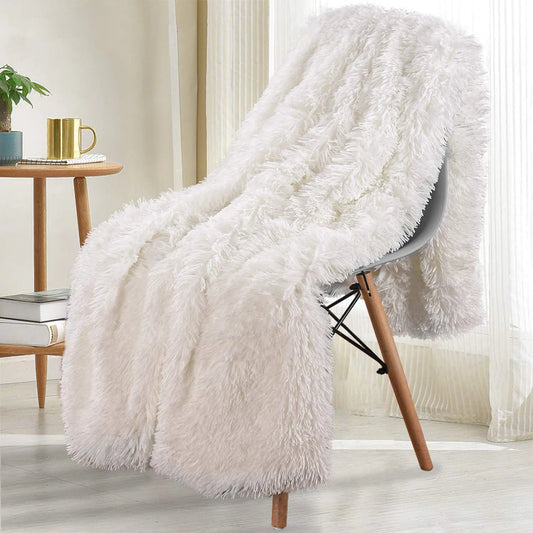 Double couche en peluche chaude à l'hiver et couvre-lit à la maison