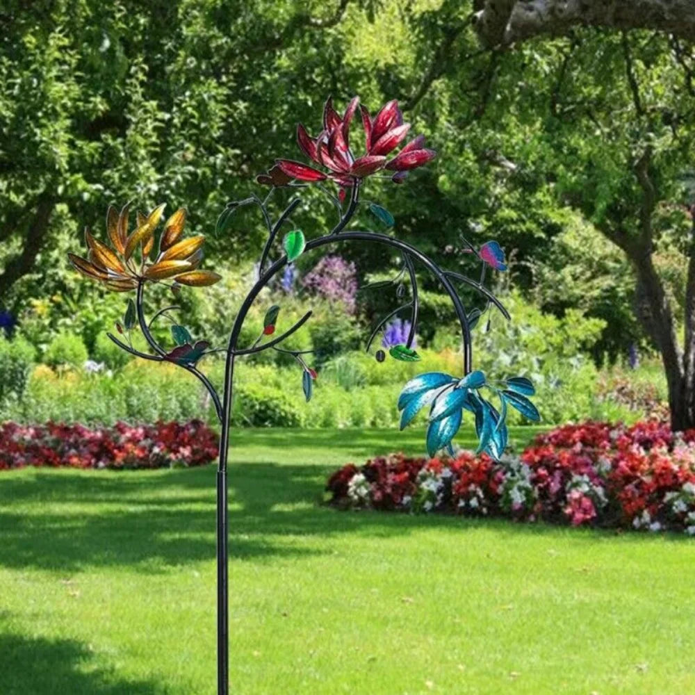 Gran metal giratoria de muelas de viento de floración de la mariposa giratoria con flores giratorias Decoración de arte de arte al aire libre de jardín al aire libre