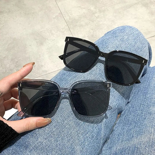 Gafas de sol cuadradas Diseñador de mujeres Luxury Cat Eye Gasas Sun Femenina Femenina Classicas Vintage UV400 Casas navideñas al aire libre