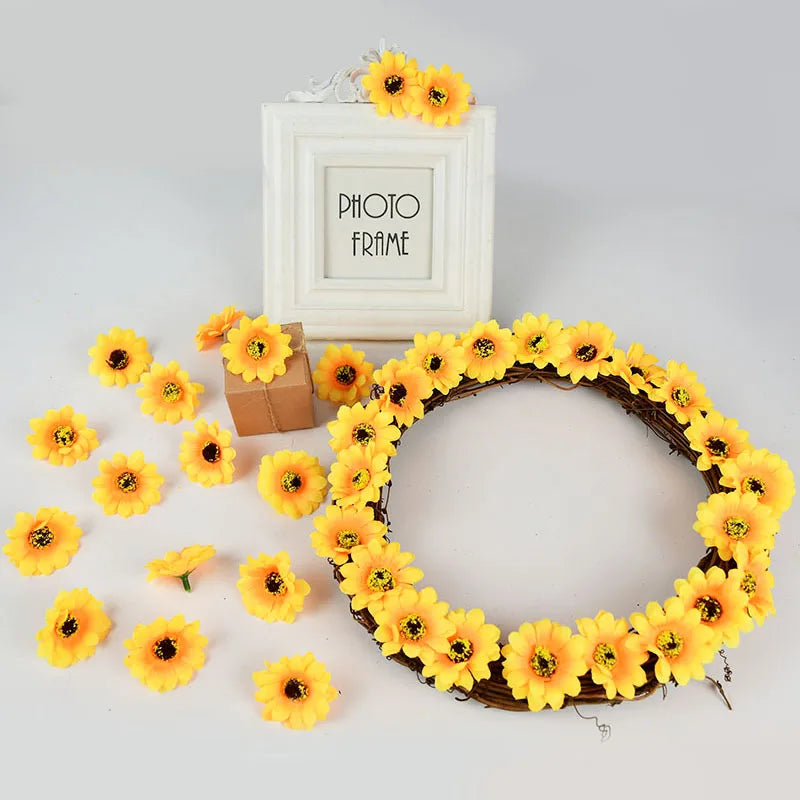 50/100 stk 4,5 cm Mini Artificial Flower Silk Sunflower Head Diy Wreath Scrapbooking Gjafakassi gulur gervi Daisy höfuð