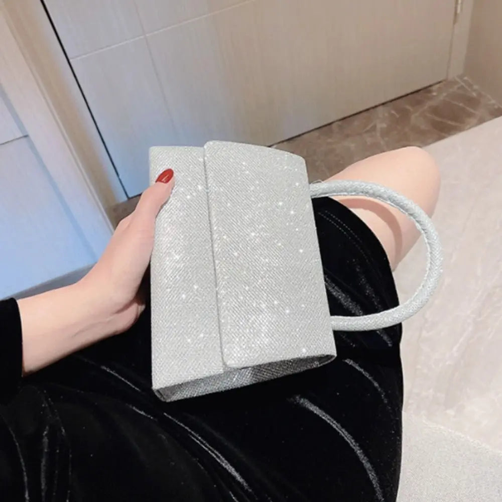 Nuevo bolso de noche de seda brillante plateado Mujeres de moda elegante Fashion Banquete Cadena de embrague Bolsos de hombro de lujo Bolso Femenino